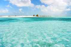 小无人居住的岛加勒比海清晰的海海滩白色沙子古巴