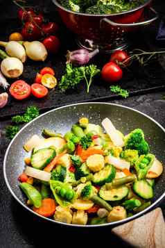 搅拌弗莱蔬菜锅健康的吃节食首页