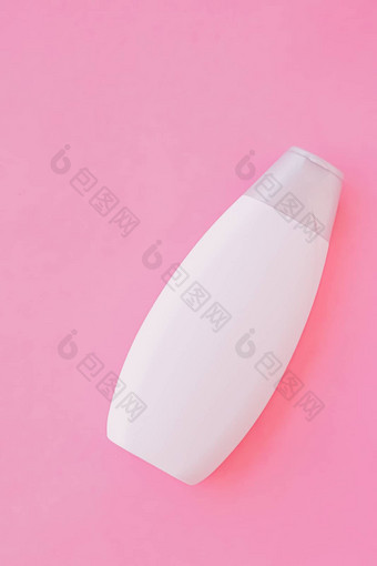 空白标签洗发水瓶淋浴过来这里粉红色的背景美产品身体护理<strong>化妆品</strong>