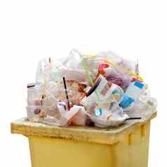 浪费堆浪费垃圾垃圾塑料完整的垃圾本黄色的塑料袋浪费很多垃圾孤立的白色背景垃圾特写镜头
