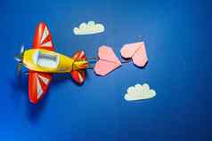 飞机玩具折纸粉红色的心