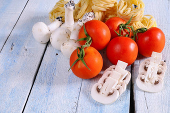 番茄蘑菇蔬菜