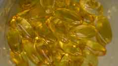 极端的关闭鱼石油橙色黄色的-3胶囊鱼石油ωωω维生素维生素维生素背景健康的维生素产品概念