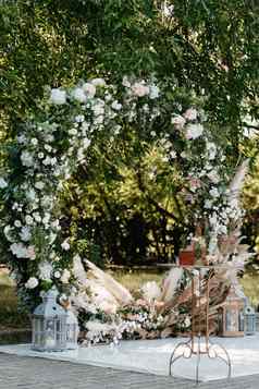 婚礼仪式区域拱椅子装饰