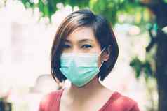 肖像年轻的亚洲女人脸面具保护科维德疫情保护流感大流行疾病冠状病毒流感女安全病毒呼吸医疗健康概念