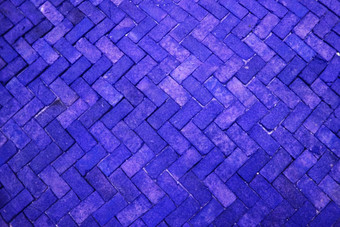 模糊古老的紫罗兰色的莫斯模式砖地板上人行道上石头奢侈品墙