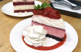 草莓奶酪蛋糕生奶油