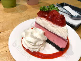 草莓奶酪蛋糕生奶油