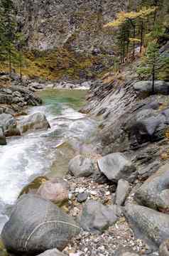 山萨彦岭冬天雪自然山萨彦岭