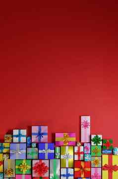 礼物盒子红色的背景平躺前垂直设计数字渲染