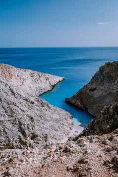 克里特岛希腊塞坦limania海滩巨大的悬崖蓝色的海洋岛克里特岛希腊塞坦limania海滩克里特岛希腊