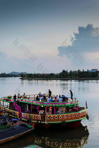 旅游餐厅船河畔中央贡布小镇柬埔寨