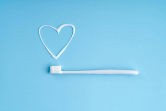 时尚的牙刷软刷毛受欢迎的牙刷卫生趋势前视图牙膏