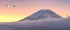 商业飞机飞行美丽的自然景观视图山富士日出冬天季节日本优雅的设计复制空间旅行概念