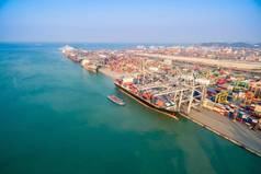 大容器航运船航运院子里主要运输货物容器航运照片概念全球业务航运物流进口出口行业