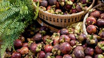 水果蔬菜乡村摊位各种各样的新鲜的成熟的水果蔬菜乡村东方摊位市场甜蜜的热带紫色的山竹果女王水果泰国