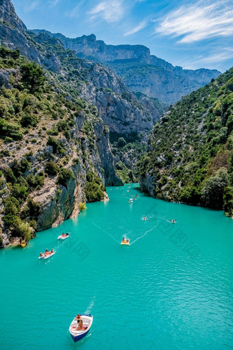 陡峭的岩石维登喉咙湖圣croix普罗旺斯法国普罗旺斯高山科特天蓝色蓝色的绿色湖船法国普罗旺斯