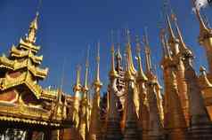 外异国情调的寺庙舍利塔payas拍摄金明亮的舍利塔寺庙湖茵莱蓝色的天空缅甸神圣的的地方