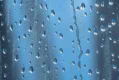 摘要背景点缀水滴雨滴玻璃多雨的天气闪闪发光的闪亮的表面水玻璃水滴形式球球体蓝色的雨滴