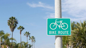 自行车路线绿色路标志加州美国自行车车道singpost自行车专用道路海滨太平洋旅游度假胜地自行车道<strong>招牌</strong>棕榈健康的生活方式娱乐安全骑自行车象征
