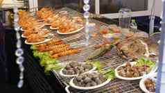国家亚洲异国情调的准备好了吃海鲜晚上街市场食物法院泰国美味的烤虾虾零食