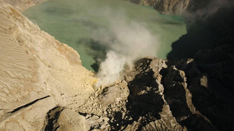 火山火山口硫开采
