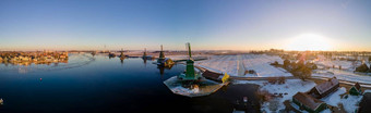 全景视图雍斯安风车村雪覆盖冬天雍斯安风米尔斯历史木米尔斯荷兰