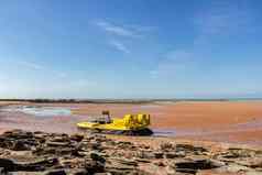 黄色的气垫船美丽的海滩扫帚西方澳大利亚