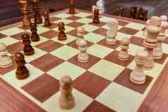 白色黑色的国际象棋块站董事会国际象棋游戏