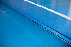 网表格网球平发出难闻的气味蓝色的背景