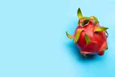 龙水果火龙果蓝色的背景美味的热带异国情调的水果前视图