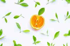 高维生素多汁的甜蜜的新鲜的橙色水果绿色叶子白色