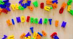 幼儿园概念色彩斑斓的信词幼儿园