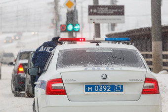 图拉俄罗斯2月俄罗斯警察车冬<strong>天降</strong>雪一<strong>天</strong>光缩写dps意味着路巡逻服务