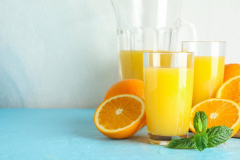 作文新鲜的橙色汁玻璃器皿薄荷木榨汁机颜色表格白色背景空间文本新鲜的自然喝