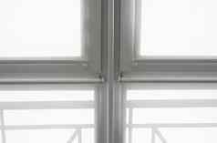 白色织物辊百叶窗塑料窗口阳台生活房间
