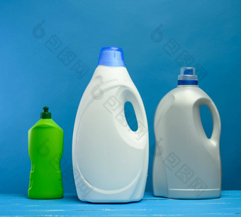 塑料瓶洗涤剂蓝色的背景