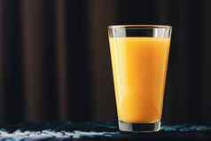 玻璃橙色汁健康的喝