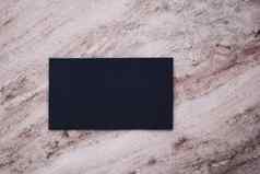 黑色的业务卡平铺石头背景奢侈品品牌平躺品牌身份设计模型