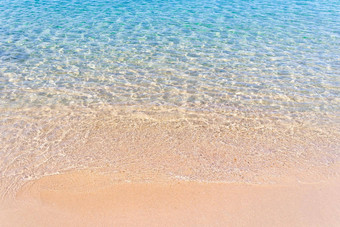 清晰的蓝色的透明的热带夏天海滩水背景