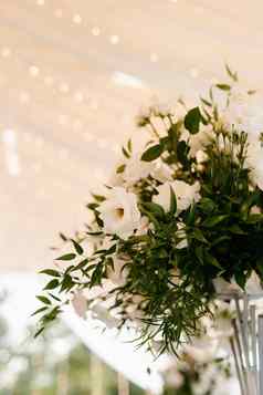 优雅的婚礼装饰使自然花