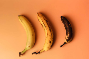 丑陋的<strong>水果</strong>修改香蕉成熟的被宠坏的棕色（的）点孤立的概念<strong>水果</strong>畅销的<strong>超市</strong>水平取向