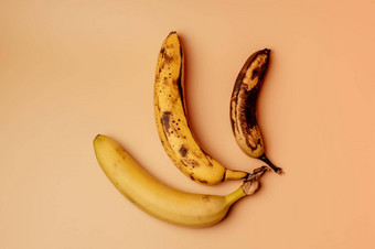 丑陋的水果修改香蕉成熟的被宠坏的棕色（的）点孤立的概念水果畅销的超市水平取向