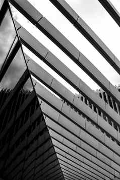 黑色的白色现代结构建筑摄影