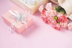 礼物盒子康乃馨花