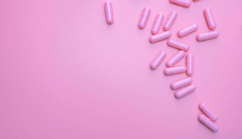 粉红色的抗生素胶囊药片传播粉红色的背景抗生素药物电阻制药行业<strong>医疗</strong>保健医学概念健康预算概念胶囊制造业行业