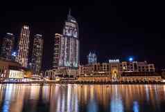 1月迪拜阿联酋美丽的视图照亮露天市场巴哈尔迪拜购物中心地址酒店建筑捕获迪拜购物中心迪拜阿联酋