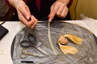 女手自制的工具表格使发型娃娃爱好概念