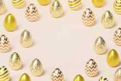 复活节鸡蛋装饰黄金米色背景复制空间春天4月假期卡等角插图渲染