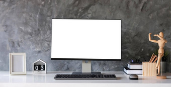 有创意的设计师桌面空白白色移动PC屏幕模型海报白色桌子上